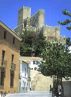 Castillo de Almansa, en cuyos juzgados de esta población se siguen las Diligencias por supuesto Delito Ecológico  (9471 bytes)