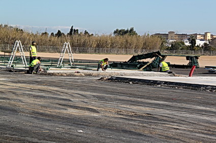 Imágenes realizadas el 10 de enero de 2012 con los obreros trabajando a pesar del Decreto de paralización. Foto C.A.E.